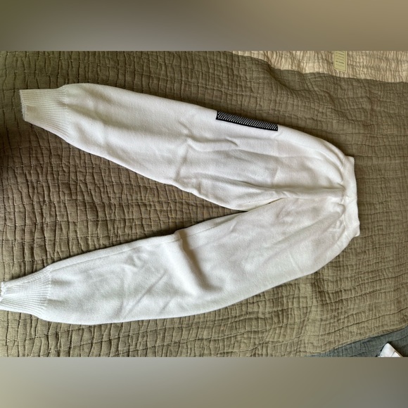 Women’s sweats - Picture 2 of 2